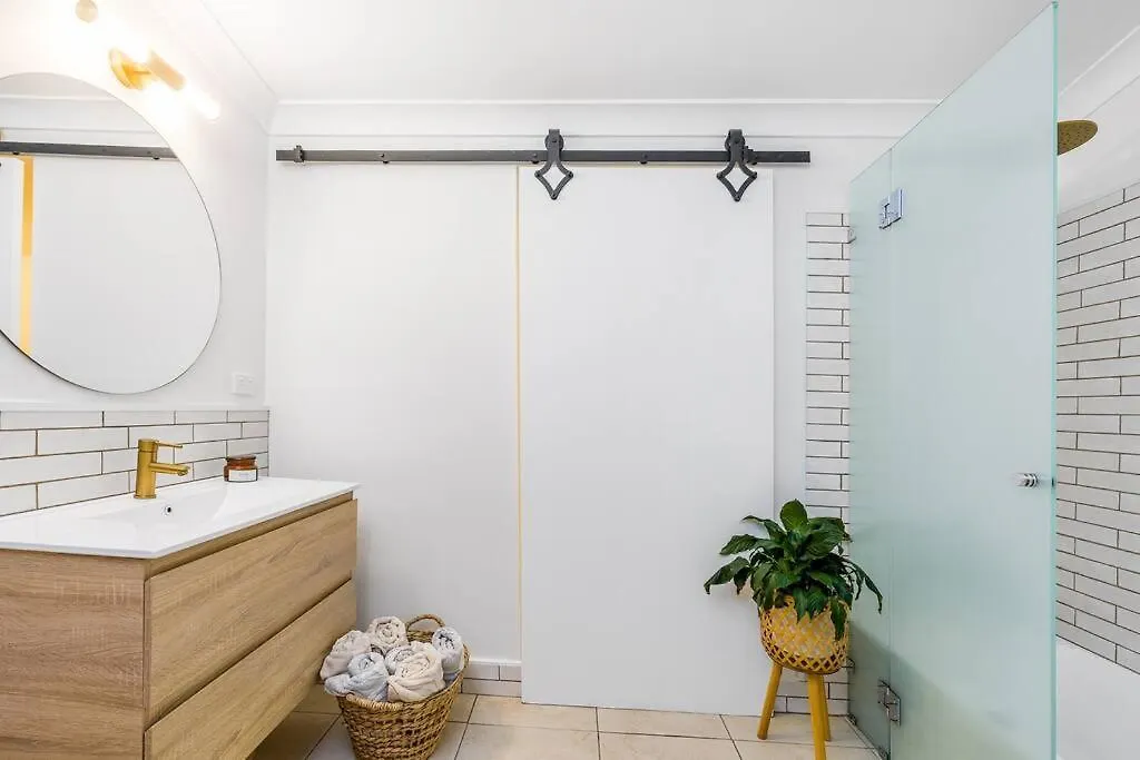 Semesterbostad Shirley Beach House, Right In Heart Of Byron Bay, Walking Distance To Town And Most Famous Beaches
